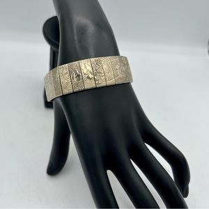 Vintage light gold tone etched floral bracelet cuff mesh 7.5”